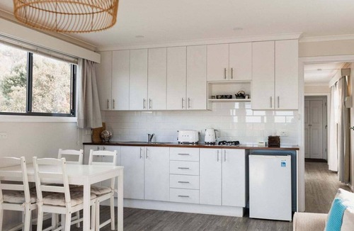 St Helens House | Tully Cottage - a home among the gum trees