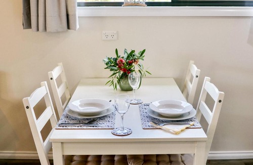 St Helens House | Tully Cottage - a home among the gum trees