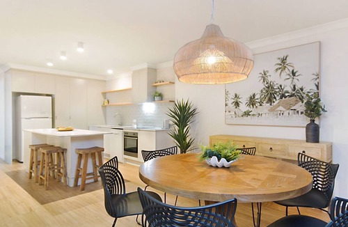 Tweed Heads Apartment | Tumut Unit 2- Easy Walk to Rainbow Bay Beach and Twin Towns Services club, Wi-Fi is included