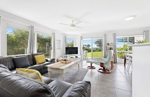 Tuross Head Apartment | Tuross Time! A tranquil 3-bedroom apartment in charming Tuross Head