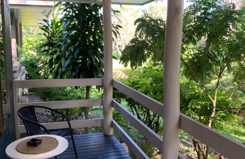 Urangan Apartment | Turtle Cove Lake Front Cabin 300m To Beach
