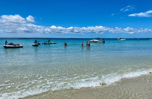 Urangan Apartment | Turtle Cove Lake Front Cabin 300m To Beach