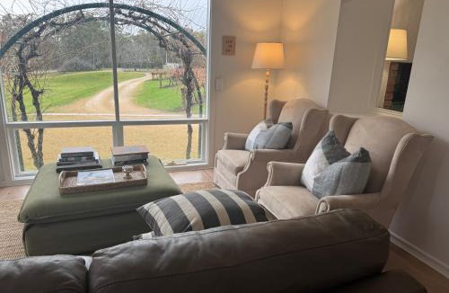 Williamstown Villa | Tweedies Gully Estate Settlers Cottage Barossa