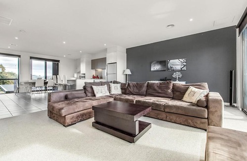 Torquay House | Twenty Five Coast