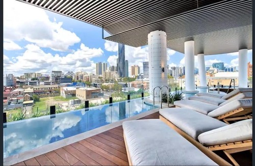 Fortitude Valley Apartment | Twilight Views 2BR in Fortitude Valley & Parking