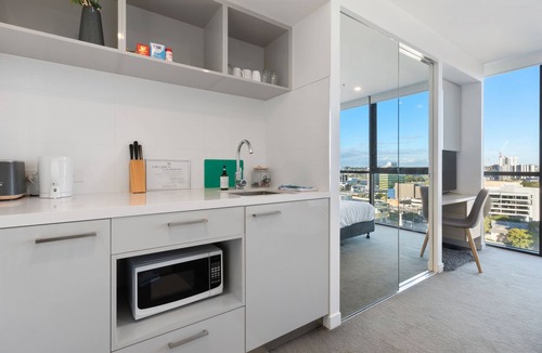 Milton Apartment | Two Bedroom Two Bathroom Hearty Milton Apartment, free parking & more!