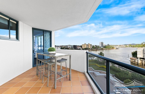 Kangaroo Point Apartment | Two Bedroom Unit on The River