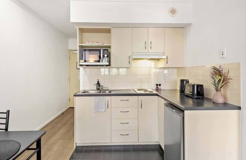 Fortitude Valley Apartment | Two Seconds to…everything! 1Bed/1Bath/1Car/CBD Views