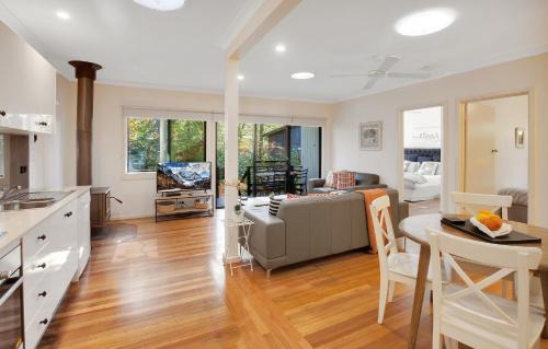 Bright House | Tyntynder Garden Cottage 2