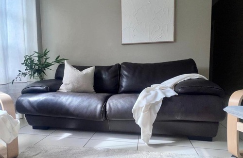 Norman Park Apartment | u5-Traditional QLD unit with backyard-Fresh-Quiet Leafy Centre-NewAC SmartTV