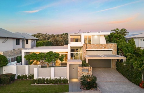 Kingscliff House | Ultimate Beachfront Escape with Pool