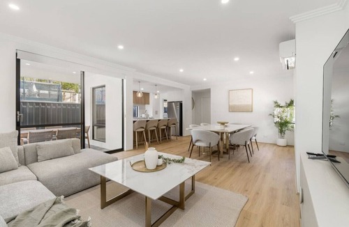 Maylands House | Ultra-Chic Modern Haven