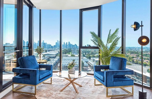 Port Melbourne House | Ultralux 4BD Penthouse + Views in Beachside Resort