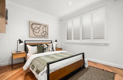 Elwood House | Ultralux 5BDR Beachfront Home in Elwood