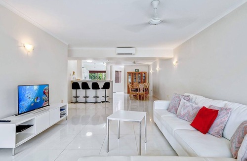 Wongaling Beach House | Ulysses 2 Beach front Apartment