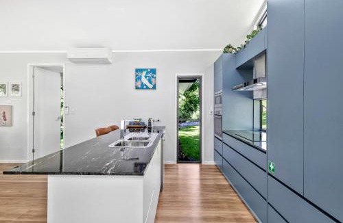 Woombye House | Under the Pecans - 2BR Retreat with Peaceful Scenic Views