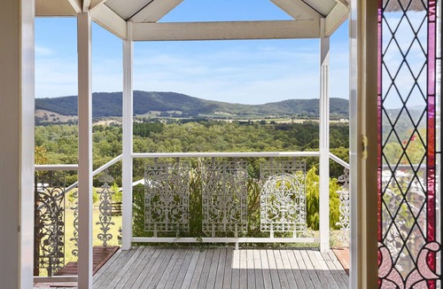 Wesburn House | Unique 4-Bedroom Victorian Homestead on 42 acres