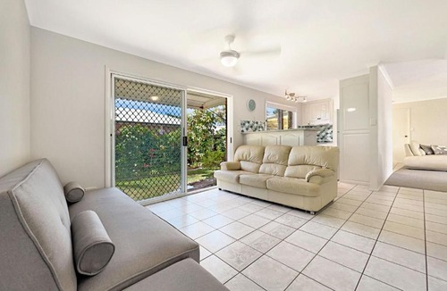Marcoola Apartment | Unit 1 18 Lorraine Avenue