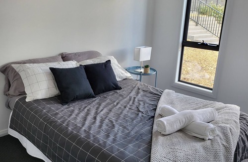 Lithgow Villa | Unit 11 - Fresh 3-bedroom villa with on-site Parking