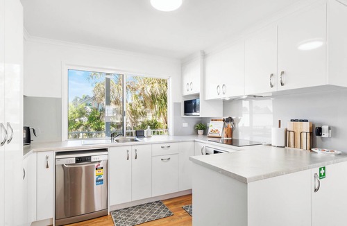 Slade Point House | Unit 2 Barry, 2 Bedroom Unit Beachside Mackay at beautiful Lamberts Beach AU