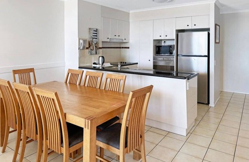 Alexandra Headland Apartment | Unwind in Coastal Resort (2 bedrooms)