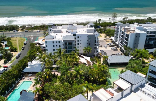 Alexandra Headland Apartment | Unwind in Coastal Resort (2 bedrooms)
