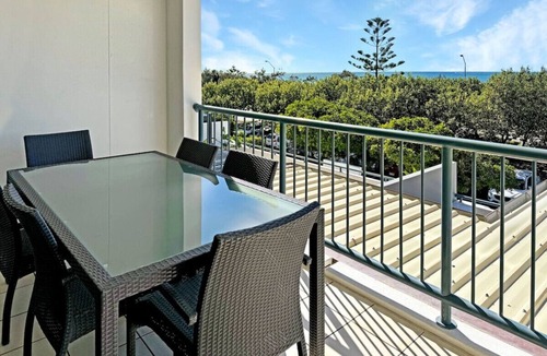 Alexandra Headland Apartment | Unwind in Coastal Resort (2 bedrooms)