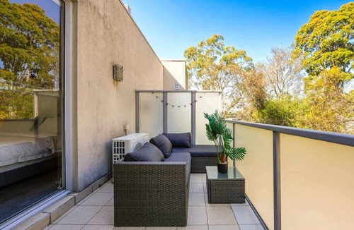 Notting Hill Apartment | Upscale 1BR Apt near Monash with Parking Included
