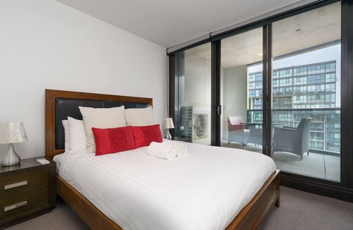 Reid Apartment | Upscale 3BR City Apartment Central CBD Living