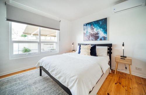 Grange Apartment | Urban Beach Shack - Steps to Grange Beach & Café
