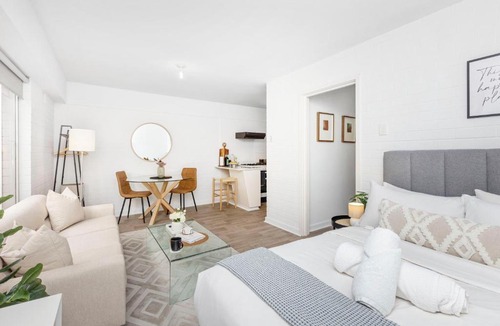 Victoria Park Apartment | Urban Chic Studio by 'the Strip'
