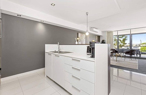 East Perth Apartment | Urban Elegance | Chic 3BR Family Retreat in Perth