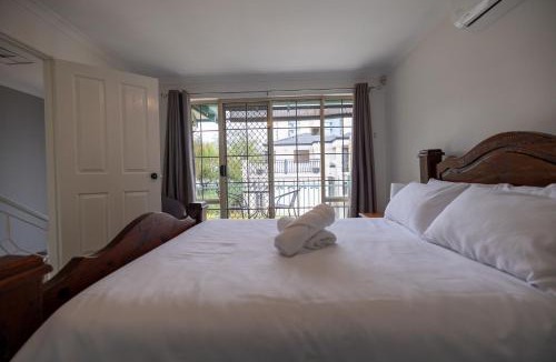 Kensington House | Urban Oasis Hideaway