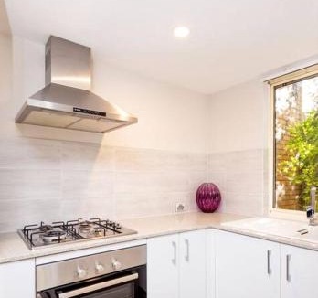 Perth House | Urban Retreat CBD Perth House 4BR 3BA 2PK SLEEP 8!