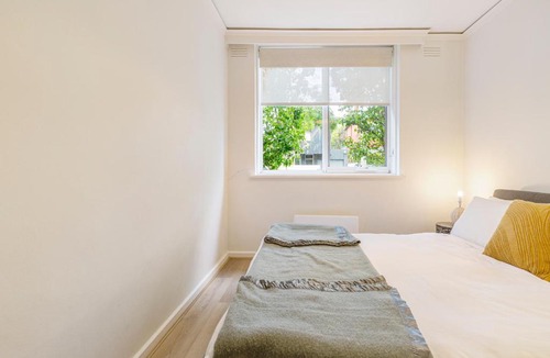 Prahran Apartment | Urban Retro - Experience Vibrant Courtyard Charm