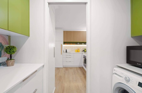 Teneriffe Apartment | Urban Sanctuary! 1Bed, 1Bath, 1Car, POOL~Teneriffe
