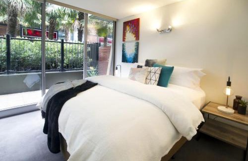 Port Melbourne Apartment | Urban Sea Drift