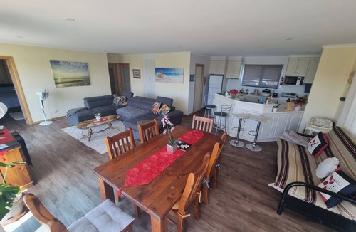 Bonney Apartment | User-friendly, efficiently designed two-bedroom modern apartment in Meningie