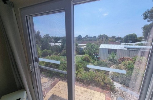 Bonney Apartment | User-friendly, efficiently designed two-bedroom modern apartment in Meningie