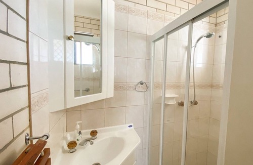Traviston House | Utopia - Burrum Heads- Riverfront - 5BR- Aircon- Pets Welcome