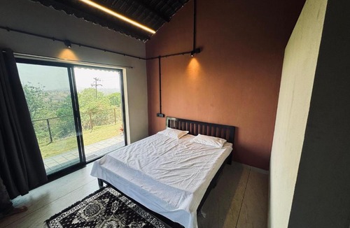 Hatkalangda Villa | V Farms