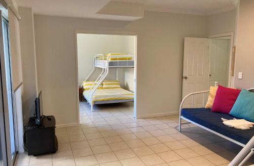 Crescent Head House | Vaka Malua 7 Scott Street