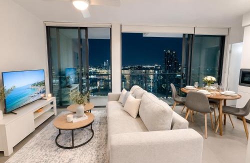 Fortitude Valley Apartment | Valley Luxe - High Level Scenic Apartment