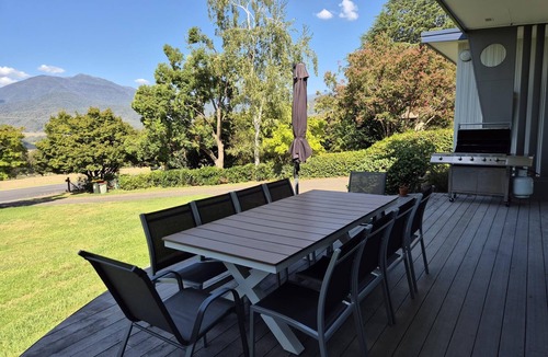 Tawonga South House | Valley View Cottage opposite magnificent Mt Bogong