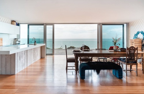 Mount Eliza House | Veranda | Bay Views | Heated Pool | Beach Access