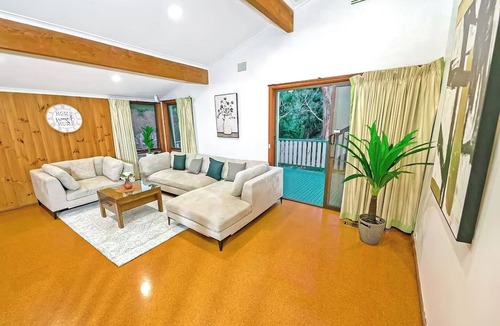 Vermont House | Vermont Big Group Holiday Entire House 8BRM VIC
