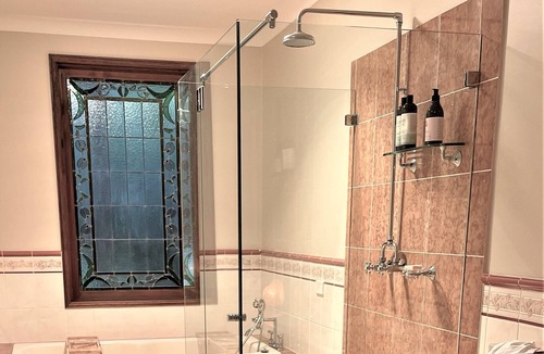 Sutton Forest House | Verwood Estates: heated pool/spa, sauna, tennis, billiards, cellardoor