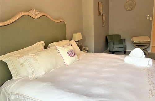 Sutton Forest House | Verwood Estates: heated pool/spa, sauna, tennis, billiards, cellardoor