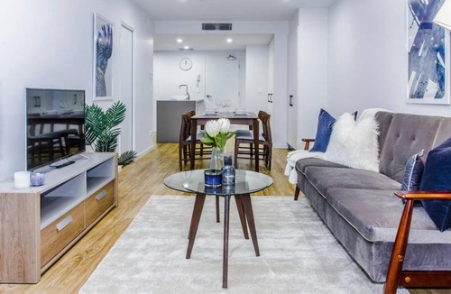 Newstead Apartment | Vibrant City Pad