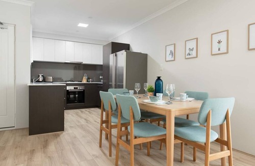 Attadale Apartment | Vibrant & Peaceful 3BR Gem | Walk to River & Cafes